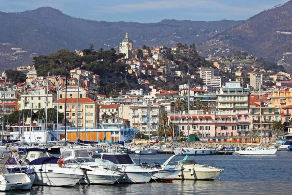 Studio Loft In The Center Sanremo For 3 People Екстериор снимка